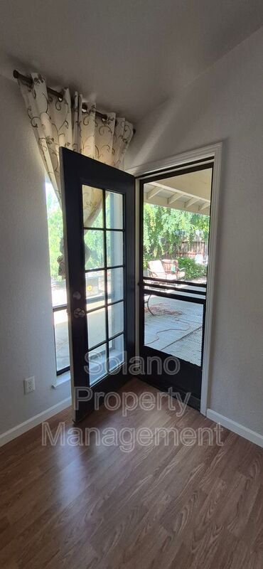 Building Photo - 642 Silvertop Way