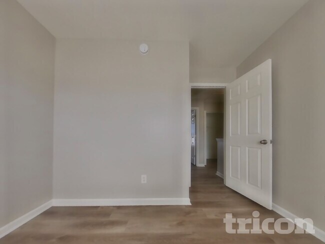 Building Photo - 725 Jack Russell Ct