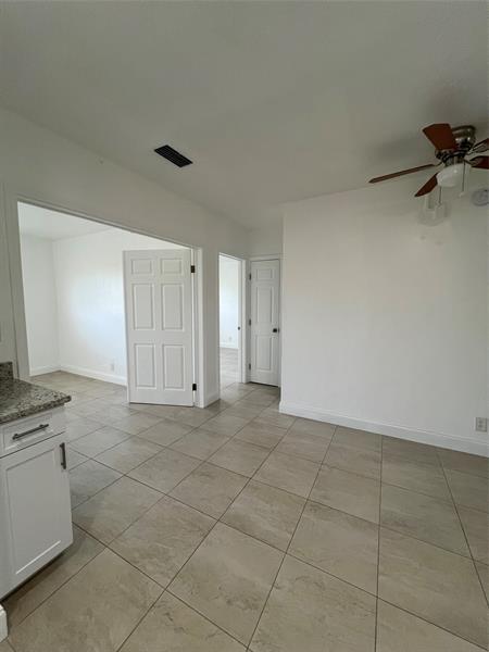 Building Photo - 2550 NE 51st St