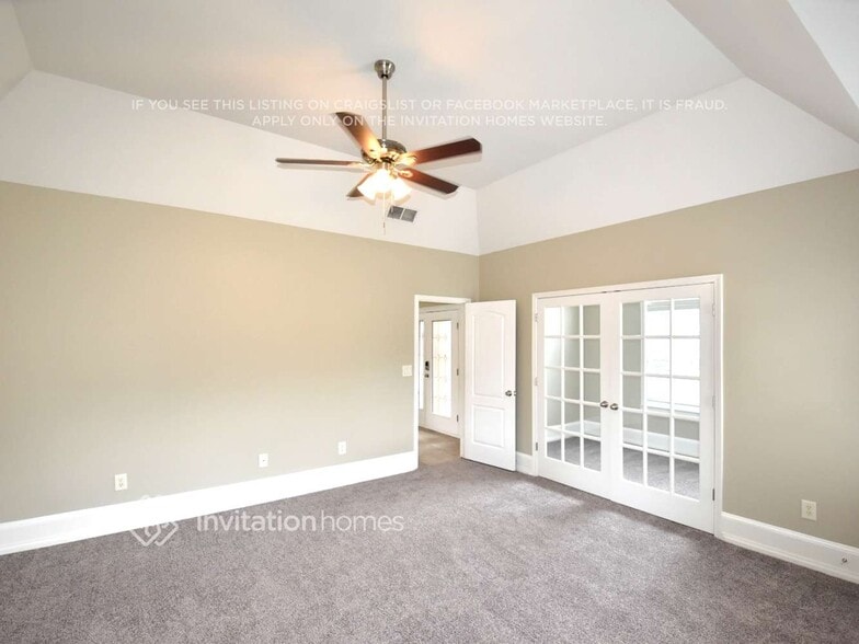 Building Photo - 302 Grandiflora Dr