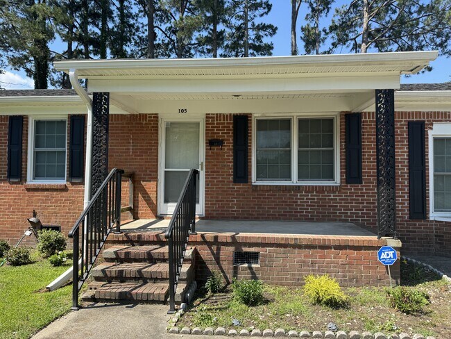Building Photo - 105 Fort Dr