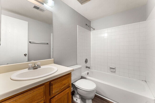 Building Photo - Renovated 2-Bed/2-Bath Condo in Tall Pines, Lakewood!