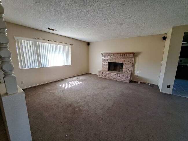 Building Photo - Don’t miss this wonderful opportunity to make this move-in-ready Phelan home yours!