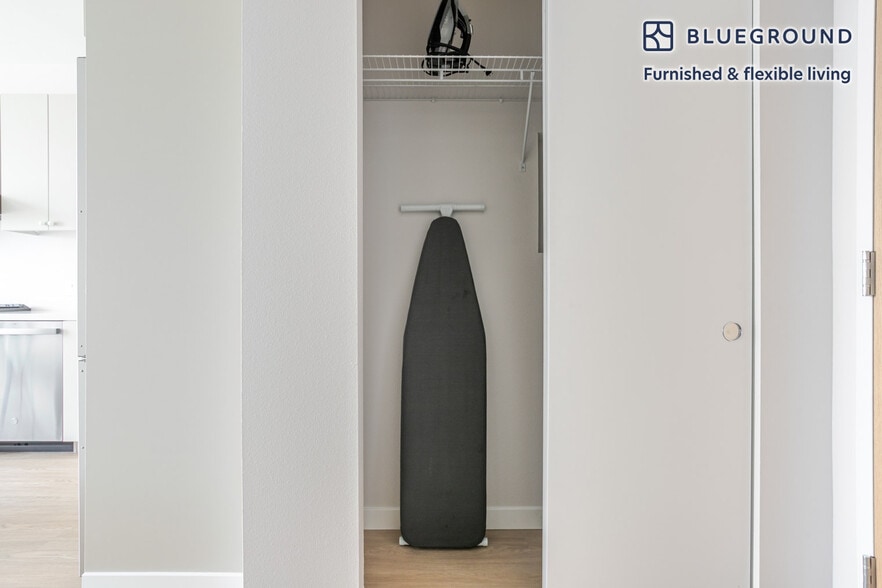 Building Photo - 200 Mesnager St