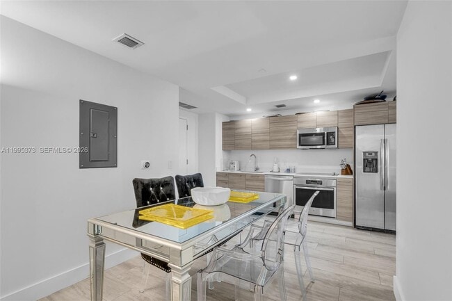 Building Photo - 121 NE 34th St