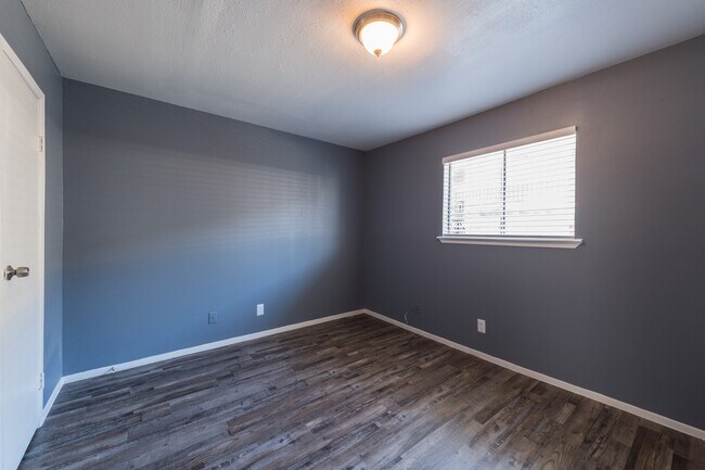 Building Photo - 708 Santa Rosa Dr