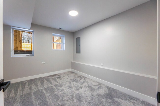 Building Photo - 5552 S Shields Ave