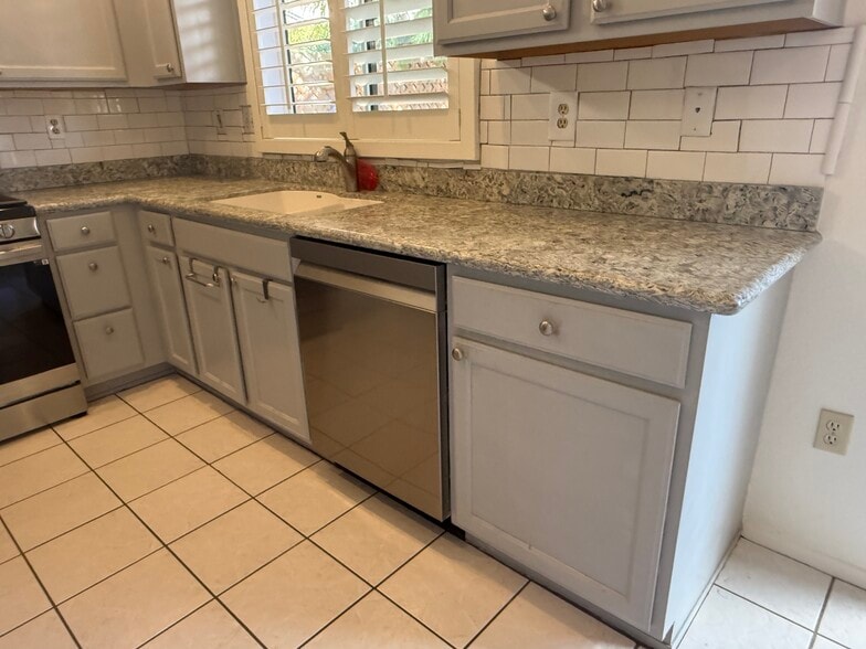 Building Photo - 21735 N Limousine Dr