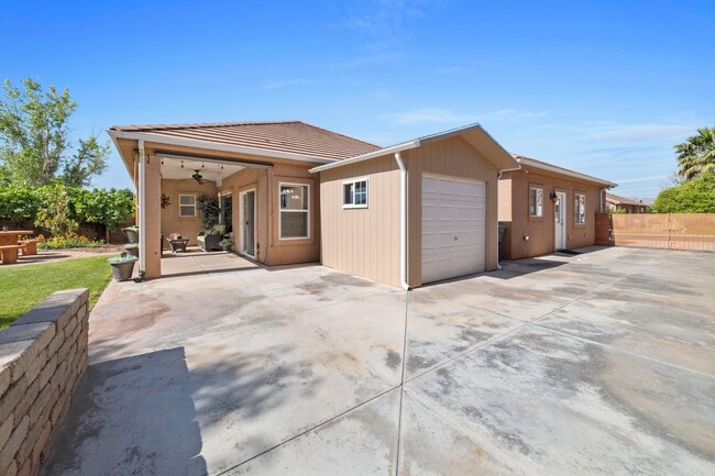 Additional shed for storage - 1806 N Dixie Downs Rd