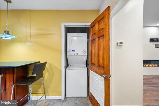 Building Photo - 1114 Snyder Ave