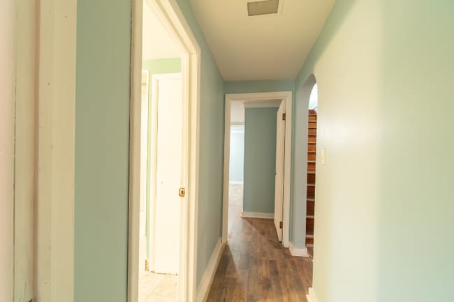 Building Photo - 104 Geissinger Ave