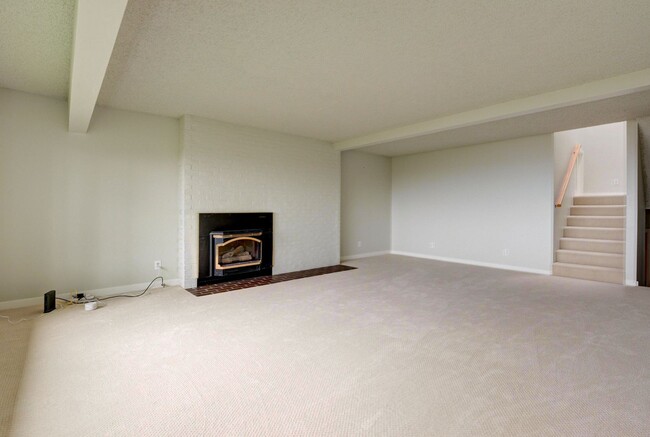 Building Photo - 3 Bedroom Condo on West Beach Bluffs