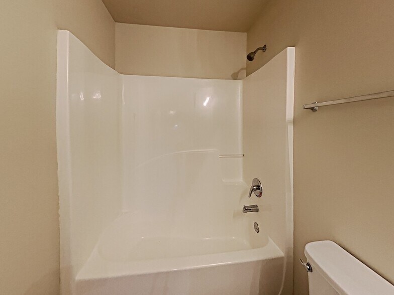 Building Photo - 3365 Gardenside Dr SW