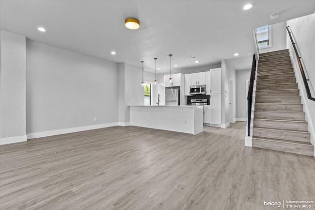 Building Photo - 810 Iowa St