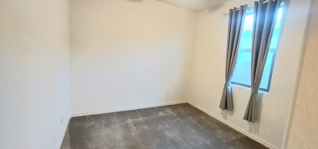 Building Photo - "COMING SOON" Lovely 3 Bedroom Home in Gre...