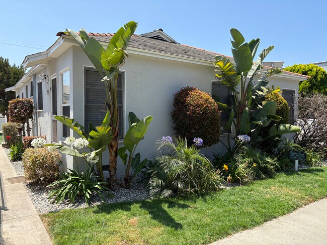 Exterior Front - 2202 Ocean Park Blvd