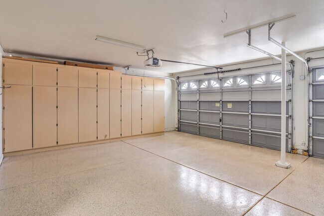 Building Photo - Luxury 5-Bedroom Home in Guard-Gated Community with 3-Car Garage