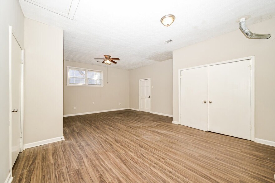 Building Photo - 3835 Charlotte Dr