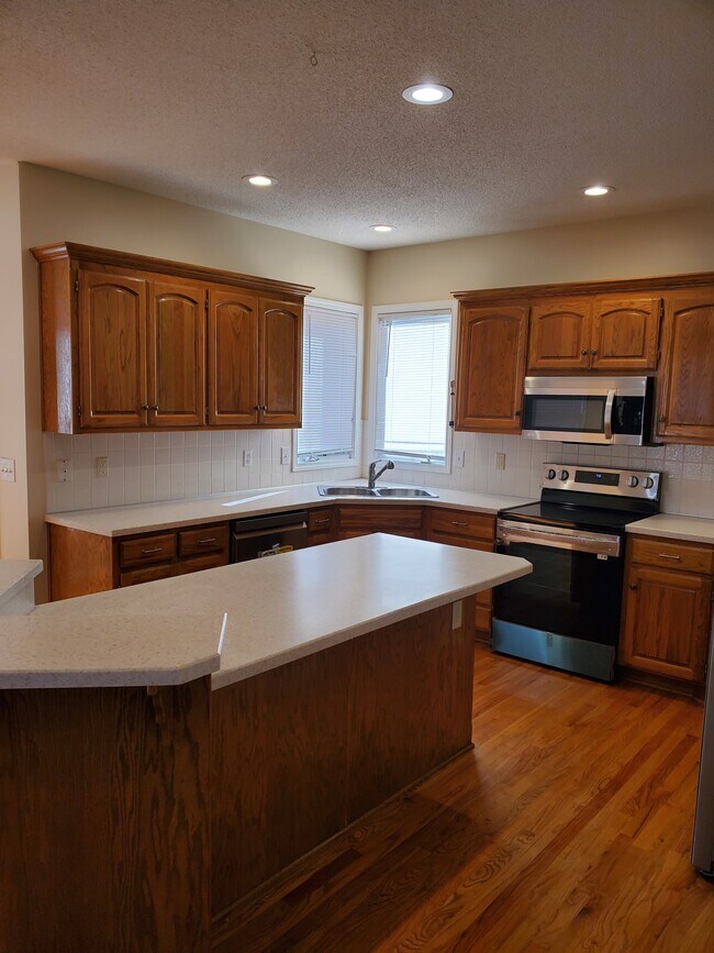 Building Photo - 14612 S Hallet St