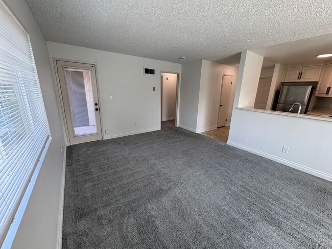 Building Photo - 7405 Charmant Dr