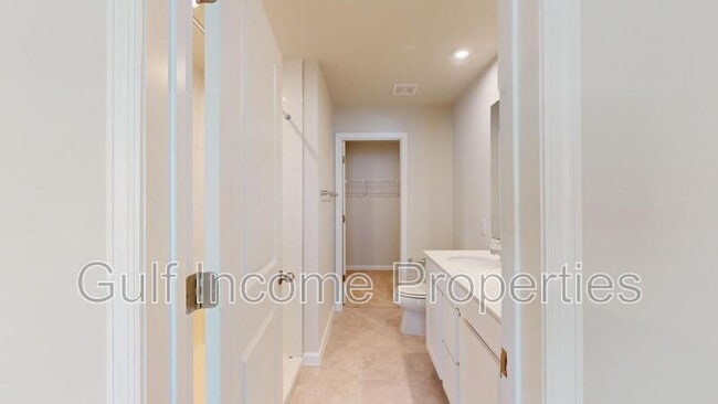 Building Photo - 14163 Crimson Ave