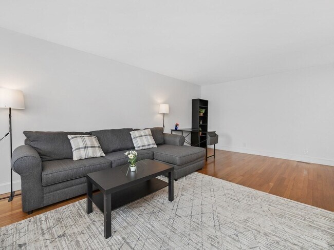 Building Photo - 131 Sewall Ave