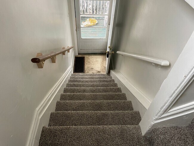 Building Photo - 413 E Garfield Ave