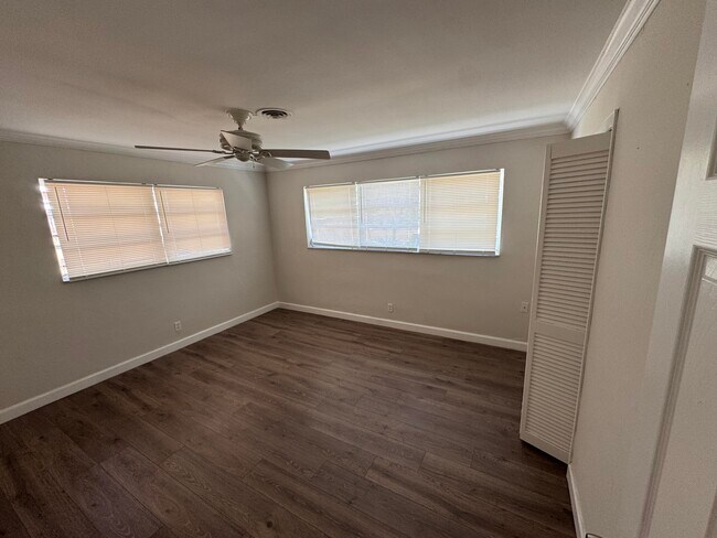 Building Photo - 349 NE 31st St