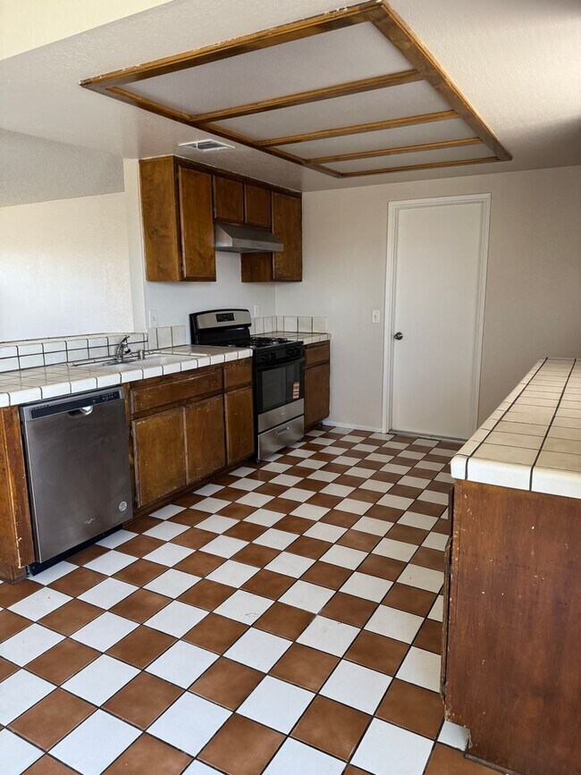Building Photo - Apple Valley- Four Plex- 2 Bedrooms, 2 Bat...