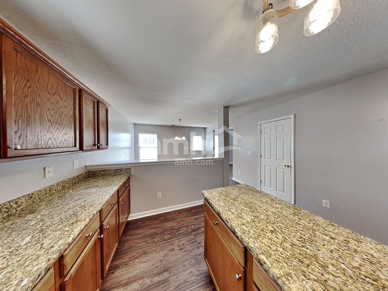 Building Photo - 2021 Sonoma Valley Dr