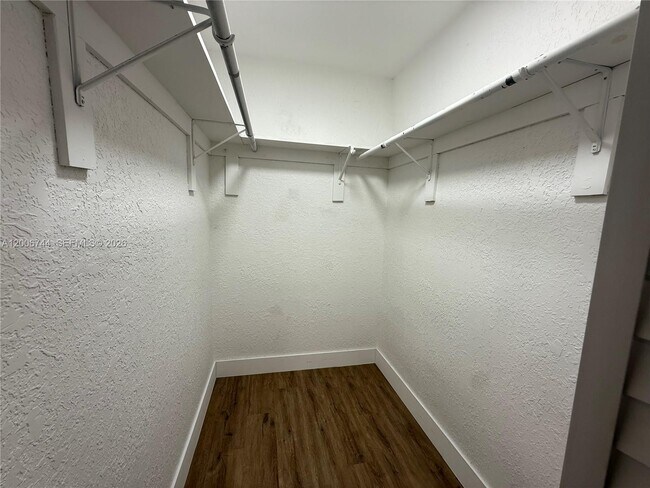 Building Photo - 15741 NW 40th Ct