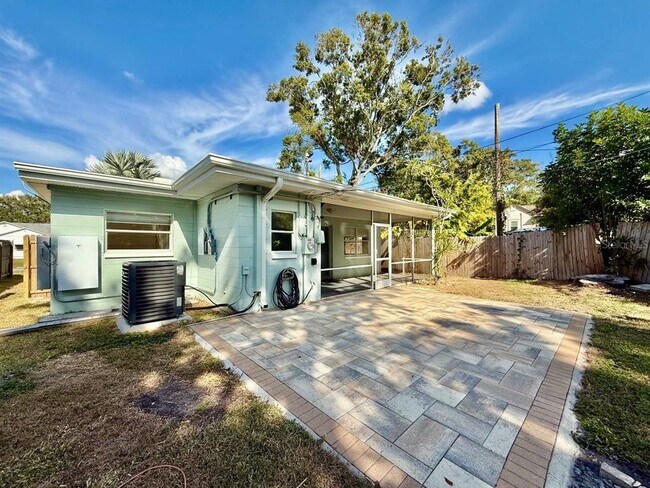 Building Photo - 2918 10th Ave N