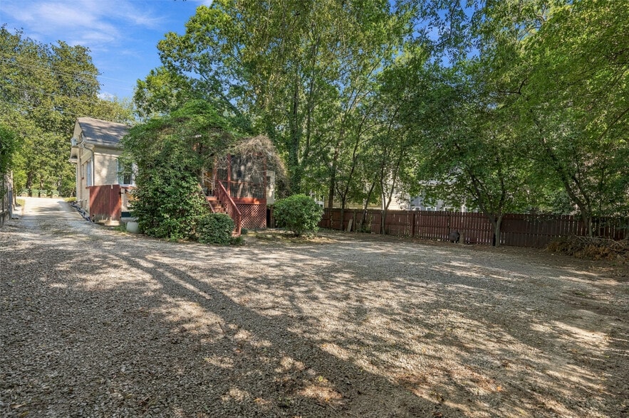 Building Photo - 1848 Monroe Dr NE
