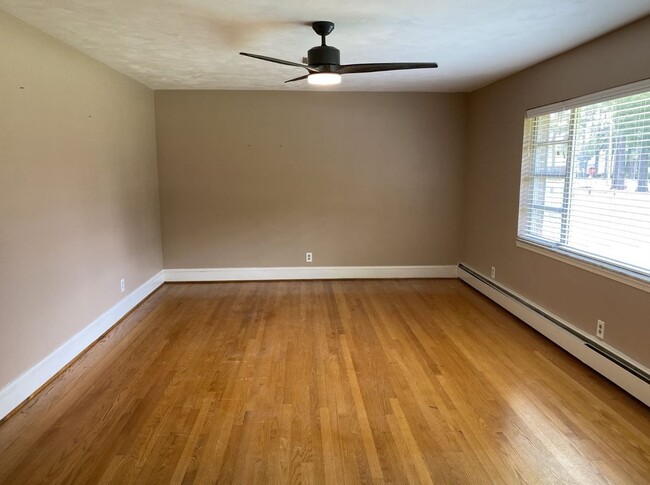 Building Photo - 2304 Lakewood Ln