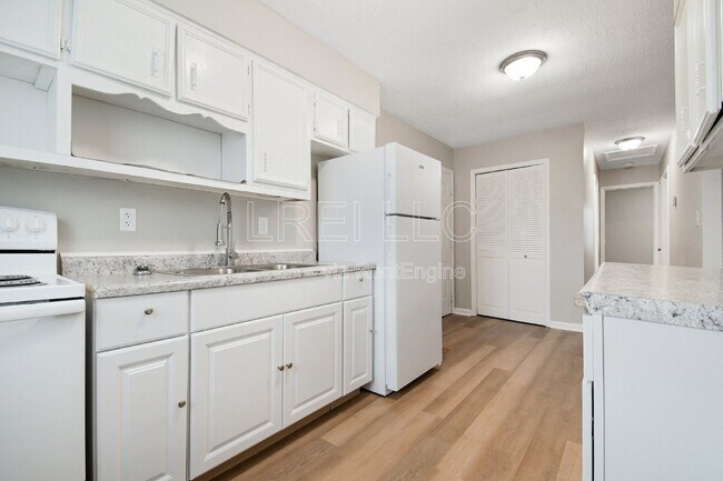 Building Photo - 929 Camden Ave