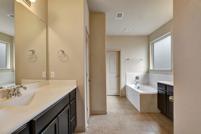 Building Photo - 11413 W Woodmark