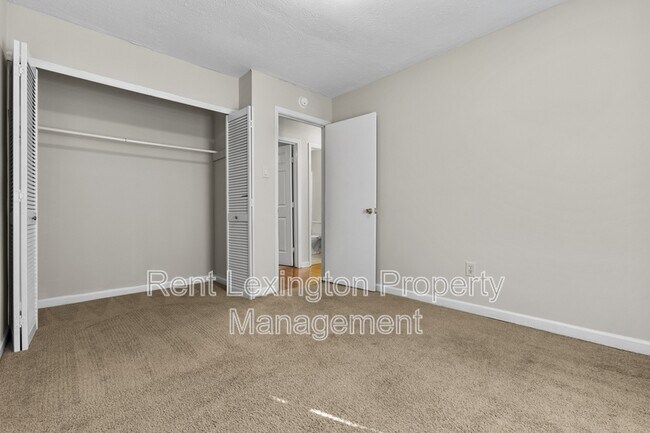 Building Photo - 3352 Hartston Dr