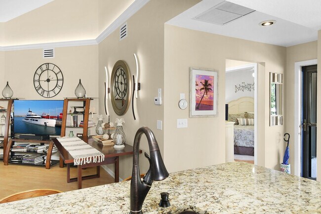 Building Photo - 6040 SE Martinique Dr