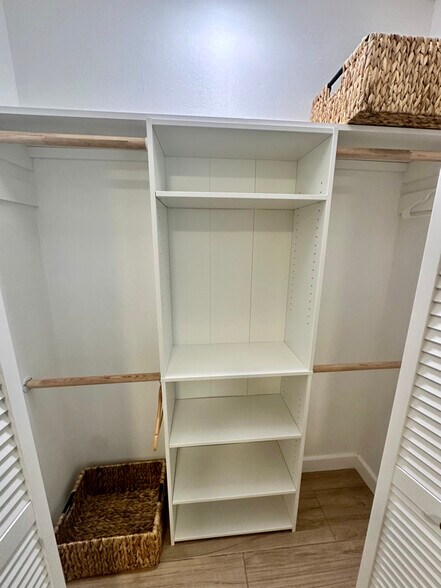 Building Photo - 6803 Hillcroft Dr