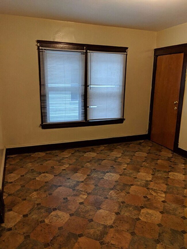 Building Photo - 3135 W 58th St