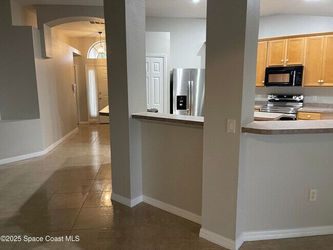 Building Photo - 1044 Sedgewood Cir