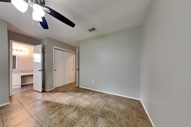 Building Photo - 18538 Spinney Ln