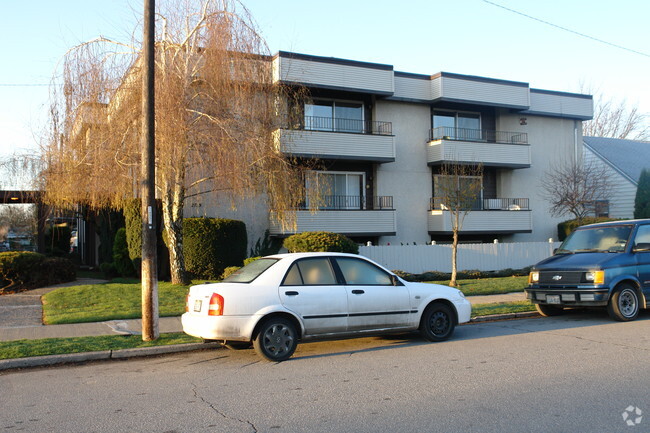 Building Photo - 2711-2715 W Euclid Ave