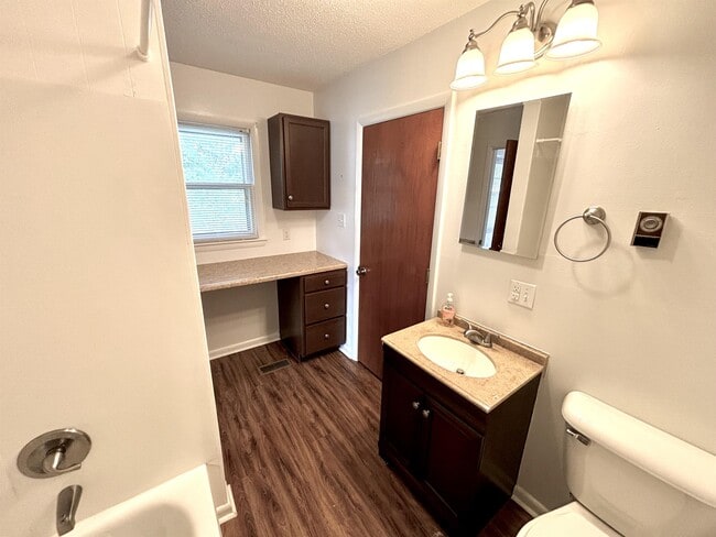 Building Photo - 1405 Webb Ridge Rd