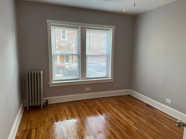 Building Photo - 4054 W Dickens Ave