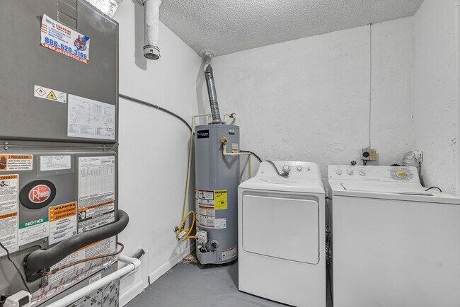 Building Photo - Charming One-Bedroom, One-Bath Retreat in Winter Haven with Modern Amenities