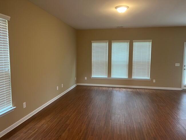 Building Photo - Move In Special! Half Off First Full Month...