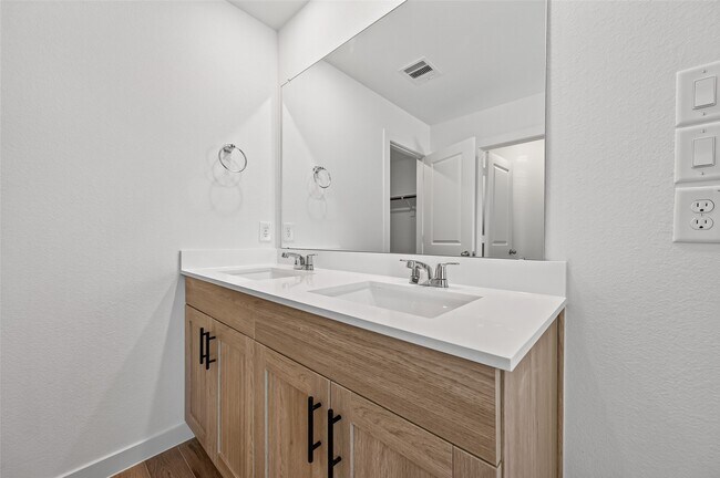 Building Photo - 3511 Goldfinch Wds Dr