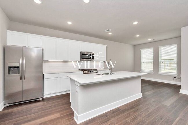 Building Photo - Spacious 4-Bedroom Home – 6 Weeks FREE Rent!