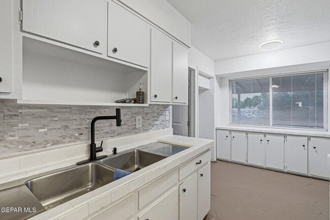 Building Photo - 4609 Skylark Way